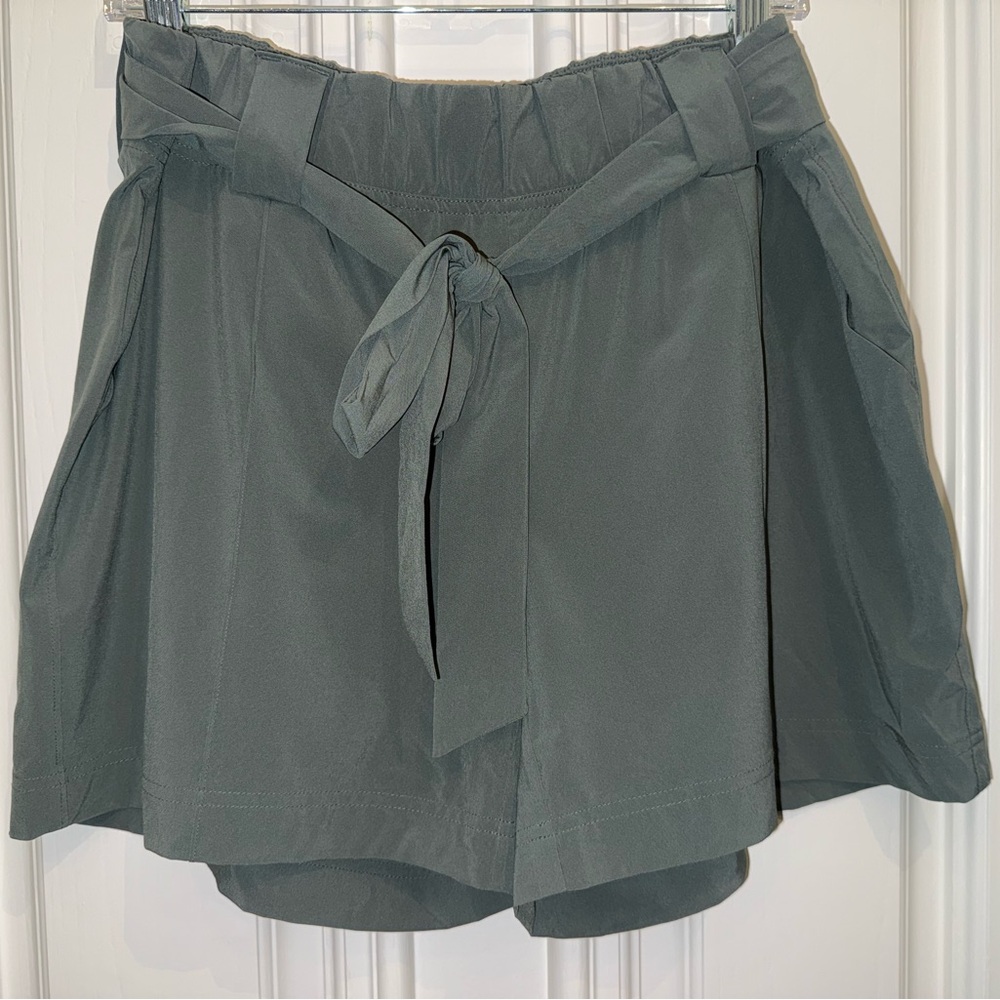 NWOT - Athleta Destination Shorts Green